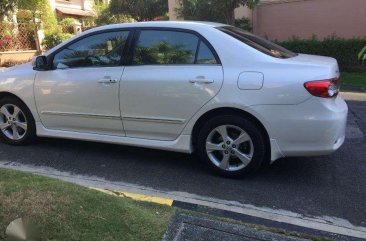 2011 Toyota Corolla sedan altis 16V pearl white