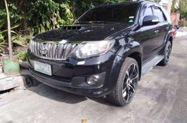 Toyota Fortuner V 4x4 2012mdl automatic diesel