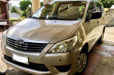 Toyota Innova 2012 25E FOR SALE