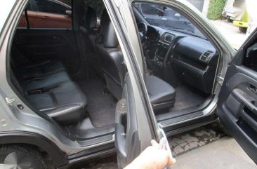 2006 HONDA CRV - very well maintained . AT 