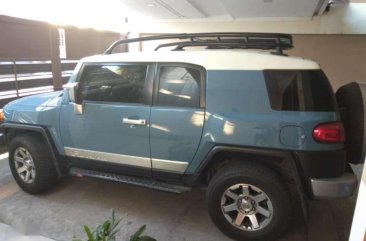 SELLING TOYOTA FJ Cruiser 2014