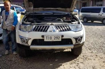 SELLING MITSUBISHI Montero gls v 2012