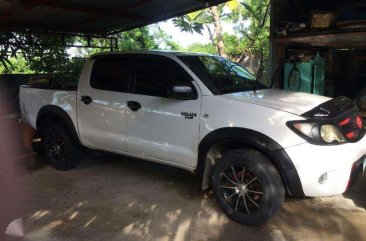 SELLING TOYOTA HILUX J 2005