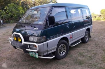 2005 Mitsubishi Delica Starwagon 4x4 Limited FOR SALE 