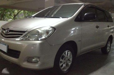 Toyota Innova E 2011 Matic Gas Matipid LowMaintenance