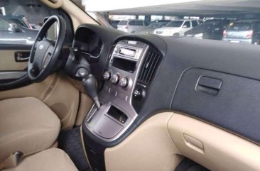 Selling Hyundai Starex gold 2012mdl automatic