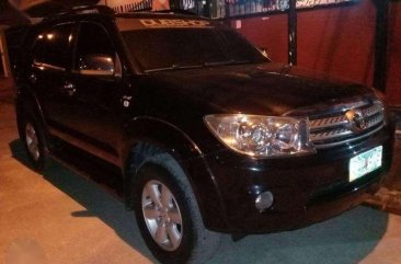 FOR SALE : TOYOTA Fortuner 2011 Diesel Automatic transmission