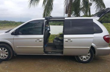 2005 Chrysler TOWN AND COUNTRY luxury suv van for family 7 seater