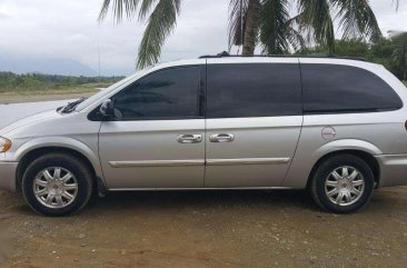 2005 Chrysler TOWN AND COUNTRY luxury suv van for family 7 seater