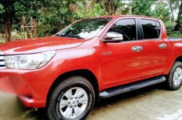 SELLING TOYOTA Hilux G 4x4 Auto 2016