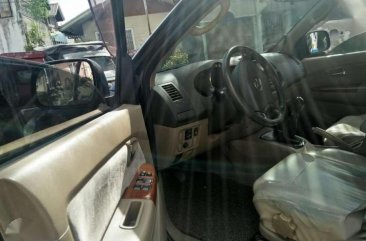 SELLING TOYOTA Fortuner g 2011 model