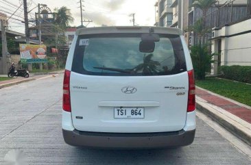 2011 Hyundai Starex Gold for sale