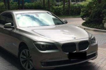 Selling well-maintained BMW 730i 2011