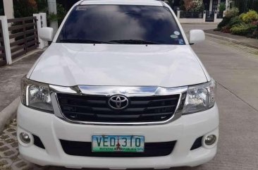 White Toyota Hilux 2012 for SALE