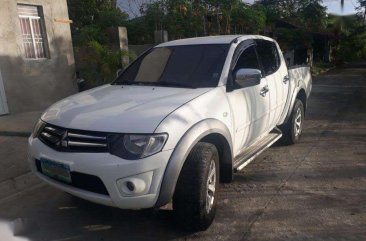 For sale Mitsubishi Strada 2010 model 4X4