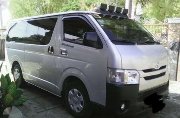 SELLING TOYOTA Hiace van commuter 2015