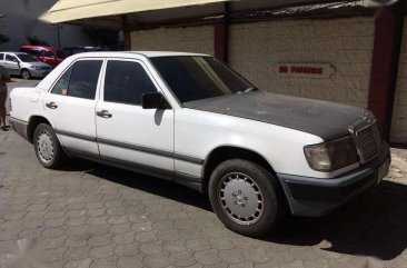 1988 MERCEDES BENZ W124 300 Diesel Matic with extra parts