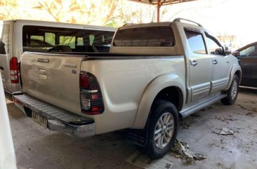 2014 TOYOTA Hilux 25 G 4x2 Gold Metallic Manual