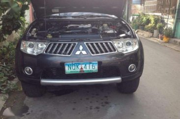 SELLING Mitsubishi Montero gls v 2011aquared model