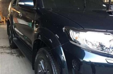 TOYOTA Fortuner V emerald green 2015 top of the line black edition