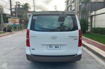 2011 Hyundai Starex Gold for sale