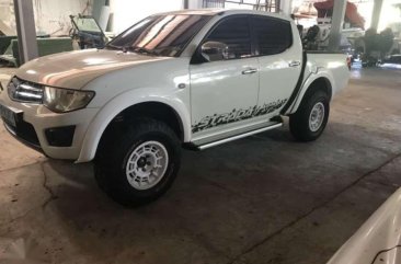 Mitsubishi Strada 2013 MT 4x4 for sale