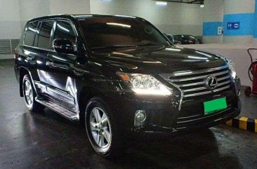 Selling Lexus LX 570 2013 Model.