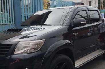 SELLING TOYOTA Hilux model 2013