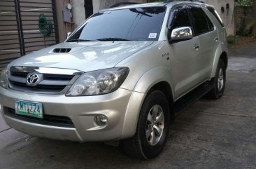 Toyota Fortuner V 2007 4x4 Top of the Line