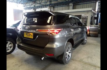 2016 Toyota Fortuner 2.4 V Diesel 4x2 AT SUV 