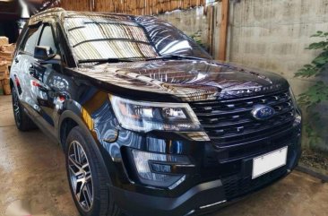 2016 Ford Explorer V6 4x4 Top of the line