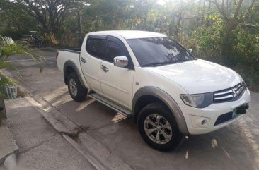 For sale Mitsubishi Strada 2010 model 4X4