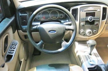 2008 FORD ESCAPE . automatic - all power - very smooth - very fresh