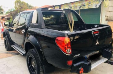 Mitsubishi Strada 2012 manual for sale