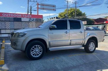 For sale Toyota Hilux 4x4 automatic 2015