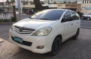 Toyota Innova J 2010 model for sale