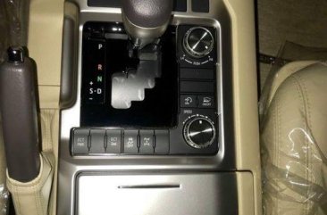 Toyota LAND CRUISER VX 200 2017 for sale