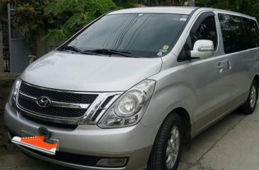 Selling Gold Hyundai Starex in Talisay