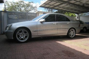 2nd Hand (Used) Mercedes-Benz C200 2001 Automatic Gasoline for sale in Quezon City