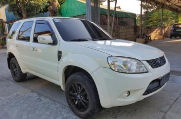 Selling 2nd Hand Ford Escape 2011 in Bacoor