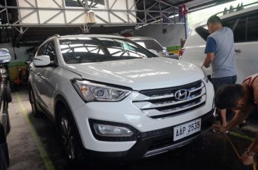 Selling White Hyundai Santa Fe 2014 in Manila