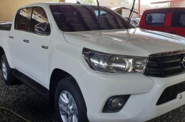 For sale White 2016 Toyota Hilux in Quezon City