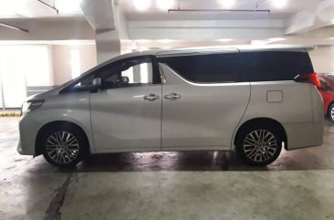 Selling Toyota Alphard 2016 at 50000 km in Makati