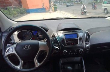 Selling White Hyundai Tucson 2012