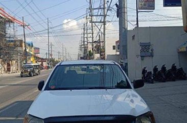 Selling Toyota Hilux 2005 Manual Diesel in Bocaue