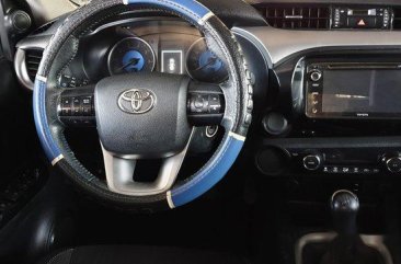 Selling White Toyota Hilux 2016 at 8800 km in Quezon City