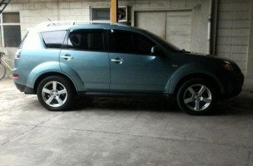 Selling 2nd Hand Mitsubishi Outlander 2009 in Quezon City