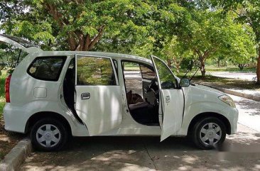 Selling White Toyota Avanza 2007 at 298000 km in Davao City