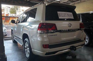 Selling White 2018 Toyota Land Cruiser for sale