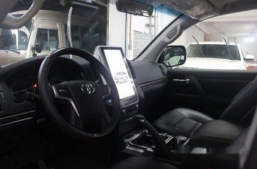 Selling White Toyota Land Cruiser 2018 Automatic Diesel for sale